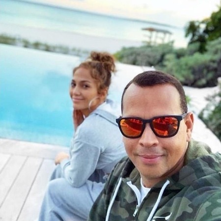 Дженнифер Лопес улетела в отпуск с Алексом Родригесом Звездные пары