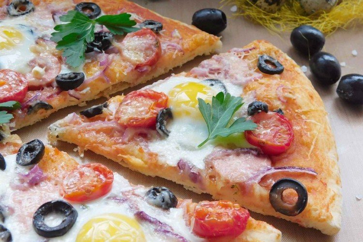 Начинка с колбасой, черри и яйцом