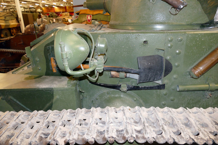 Вот зачем на танки навешивают бревно и «сундук Роммеля» Вот зачем на танки навешивают бревно и «сундук Роммеля»