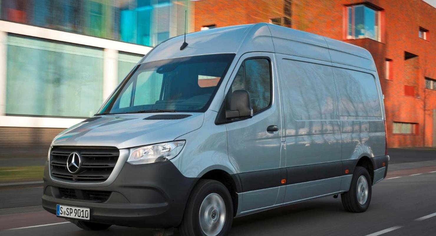 Фургоны Mercedes Sprinter могут откатываться сами по себе Автомобили