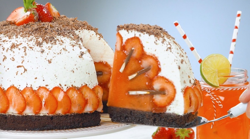 Фруктовый торт «Клубника со сливками»: красивый нежный десерт своими руками