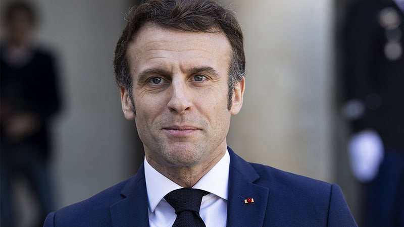 Макрон планирует избрать нового главу кабмина Франции не ранее 14 мая