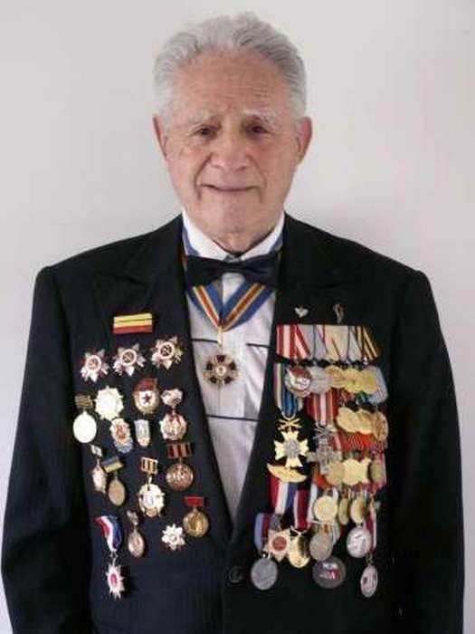 Леденящие кровь стихи 19 летнего еврейского героя Ионы Дегена Леденящие кровь стихи 19 летнего еврейского героя Ионы Дегена