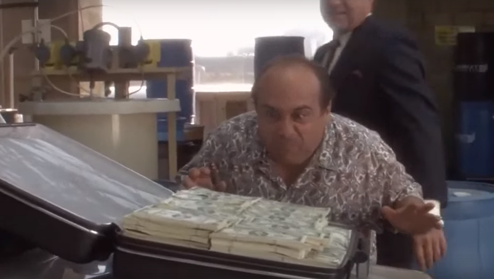 В детстве для меня был необычно увидеть Арнольда Шварценеггера в комедийном фильме "Близнецы".-10