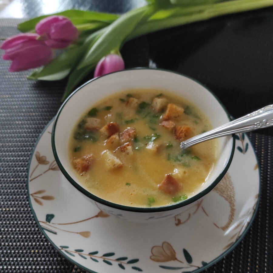 Овощной суп-пюре с сыром и сухариками можно, режем, минут, солим, сельдерей, поменьше, кастрюлю, перемешиваем, приготовить, чистим, кладем, кипении, готов, кастрюли, содержимое, пюрируем, овощи, блендером, погружным, огня Теперь