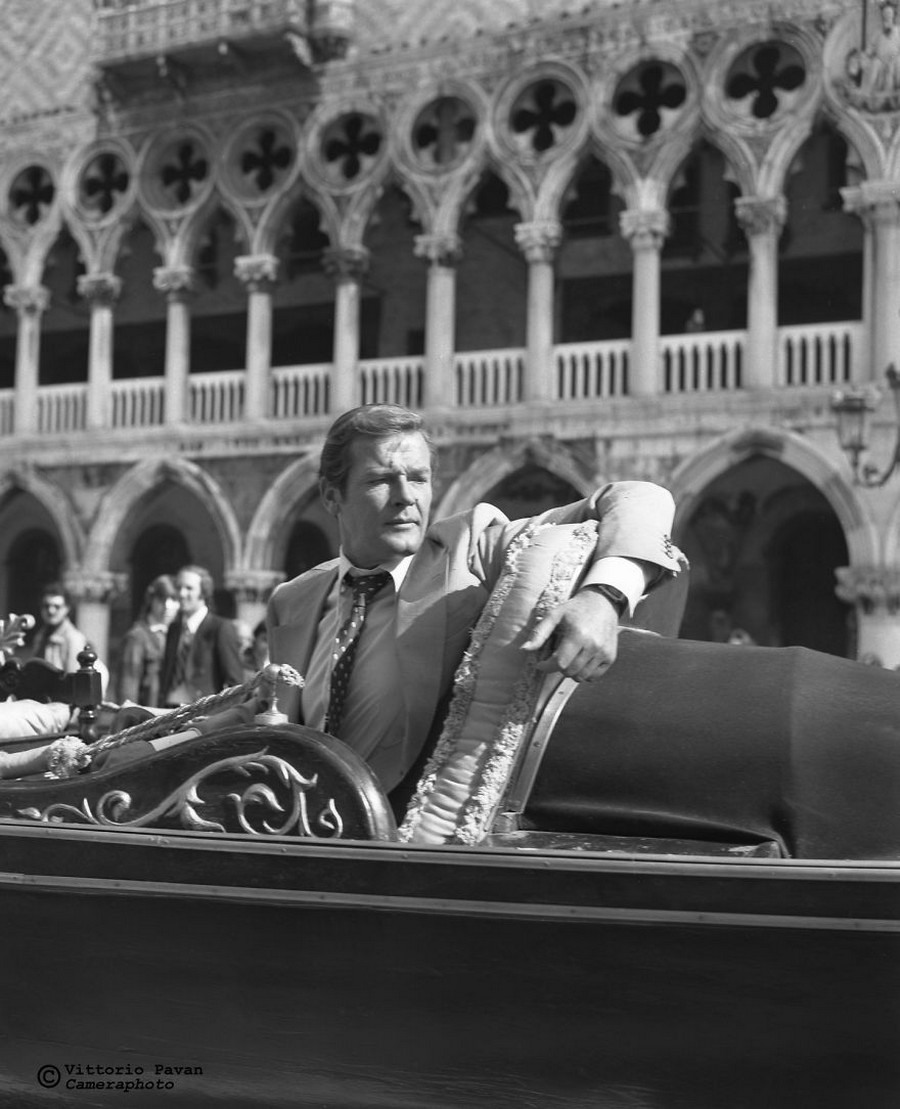 Редкие фотографии известных людей, отдыхающих в Венеции в 1950-60-е годы 18