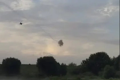 Появилось полное видео охоты Ка-52 на маневрирующий дрон ВСУ над российским регионом