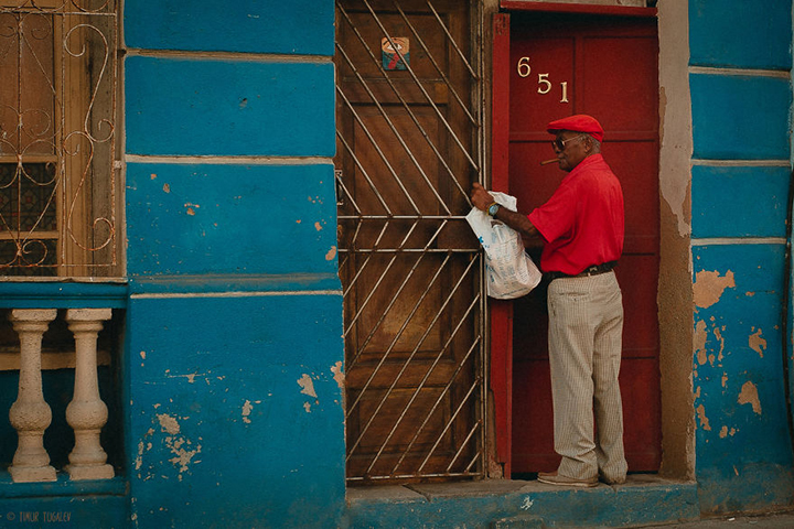 i-spent-20-days-in-cuba-documenting-the-life-of-local-people-8__880