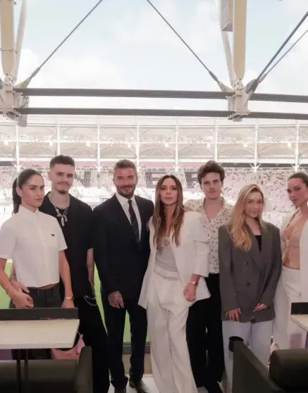 Виктория Бекхэм подружилась с девушкой младшего сына — на фоне конфликта со старшим сыном и его женой Апостел, Джеки, Виктория, Бекхэм, Пельтц, старшего, публично, поддержала, старта, продаж, очень, обвинения, отказалась, семьёй, всегда, платье, крайней, наших, рассказал, родителями