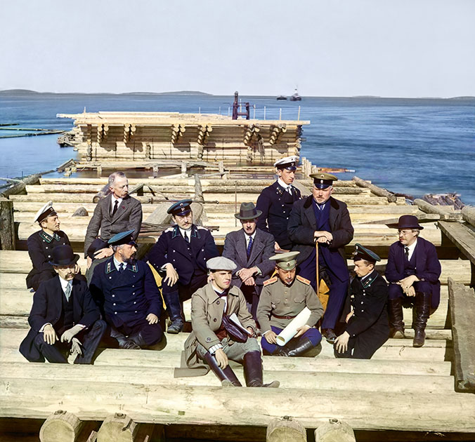 Группа участников железнодорожной постройки. 1916 год 