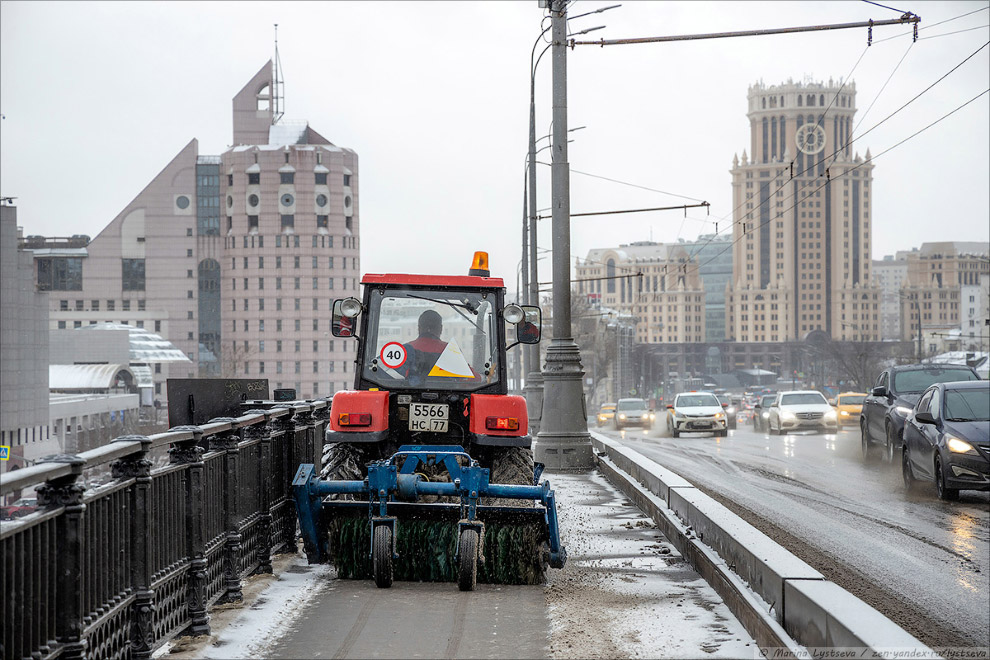 Как в Москве убирают снег