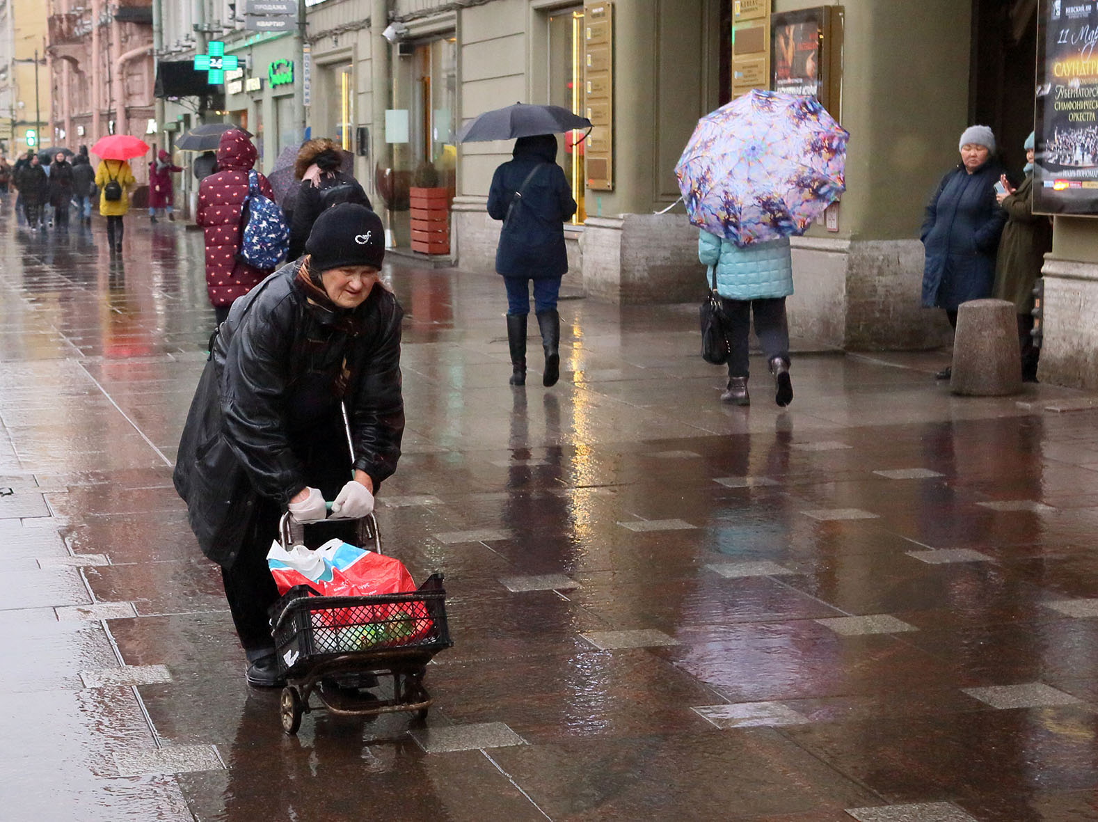 Доставка в банк: Новый способ обмана пенсионеров деньги, людей, пенсионеров, способ, пожилых, человек, мошенничества, банка, такси, мошенники, которые, пенсионера, через, России, человека, пожилой, может, грабежа, банков, только