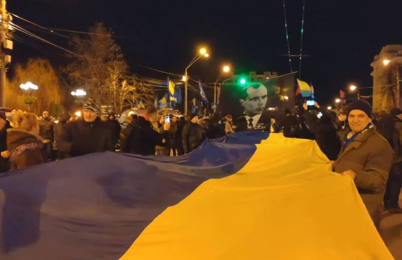 Польша: Украина не вправе требовать от РФ признания голодомора, героизируя Бандеру