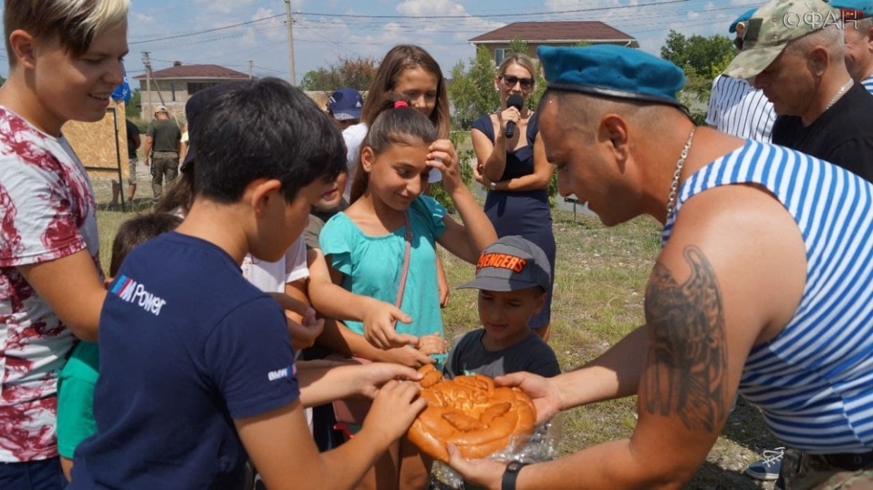 Памятник павшим в Донбассе в 2014 году крымчанам установили под Симферополем