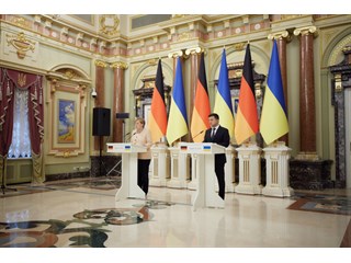 Зеленского обвинили в хамстве в адрес Меркель