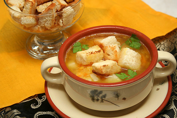 Гороховый суп с копченостями и гренками первые блюда,супы