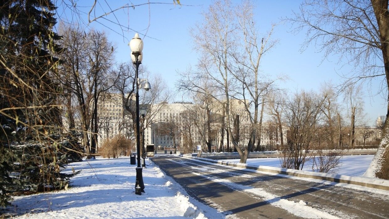 Пасмурная и снежная погода придет в Москву 8 марта