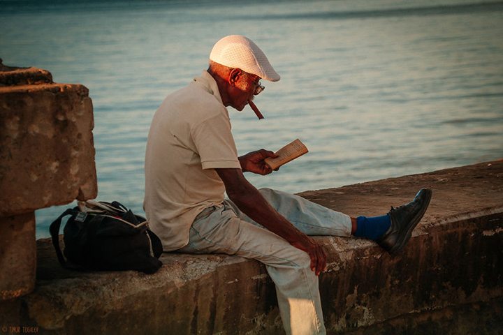 i-spent-20-days-in-cuba-documenting-the-life-of-local-people-20__880