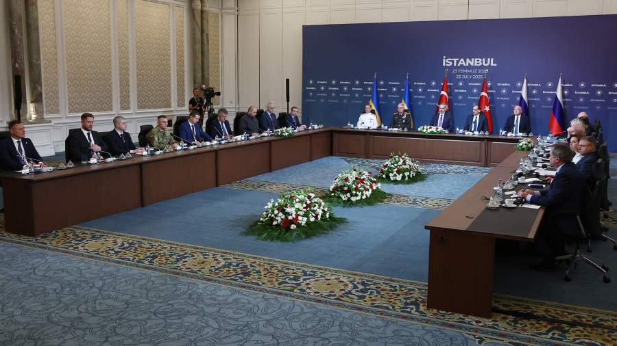 Захарова указала на вежливость Путина при ответе на требования Украины о встрече