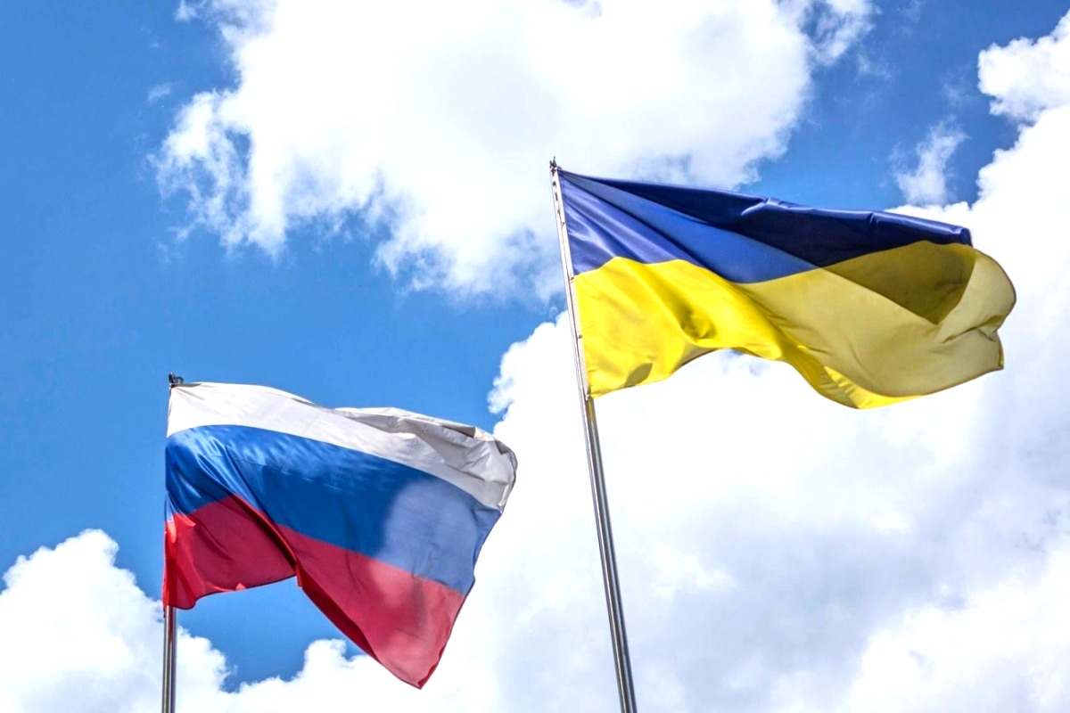 Украинский флаг россия. ЕС РФ Украина флаг. Украина – это Россия. Флаг России и Украины. Российско украинский флаг.