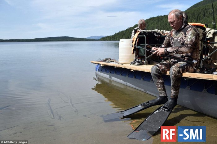 В сети появились фотографии рыбалки В. Путина.