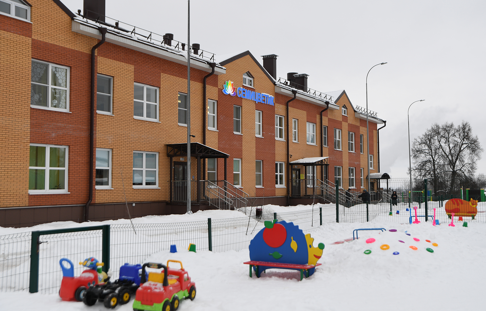 Игорь Руденя осмотрел детский сад «Семицветик» в Калининском районе