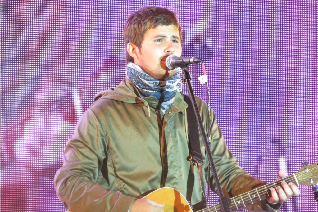 Покинувший Россию певец Вася Обломов* закрыл свой бизнес