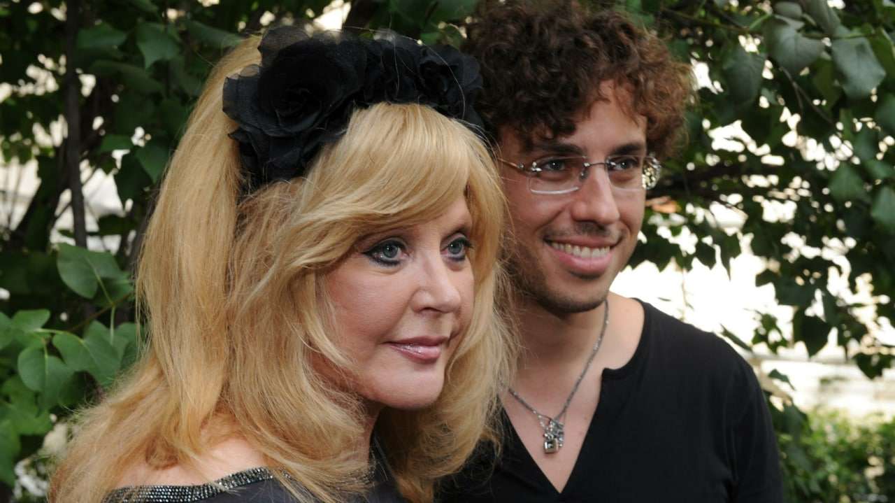 Общественник Пожигайло окрестил Пугачеву и Галкина трусами