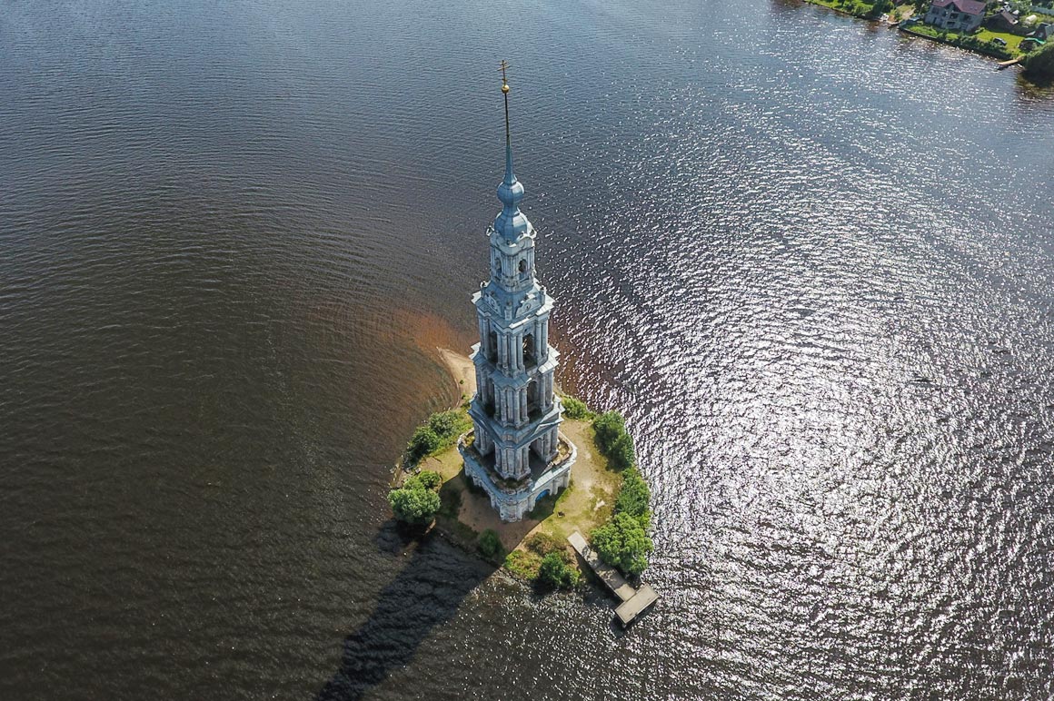 Затопленная церковь в калязине фото под водой