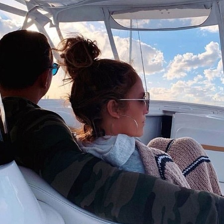 Дженнифер Лопес улетела в отпуск с Алексом Родригесом Звездные пары