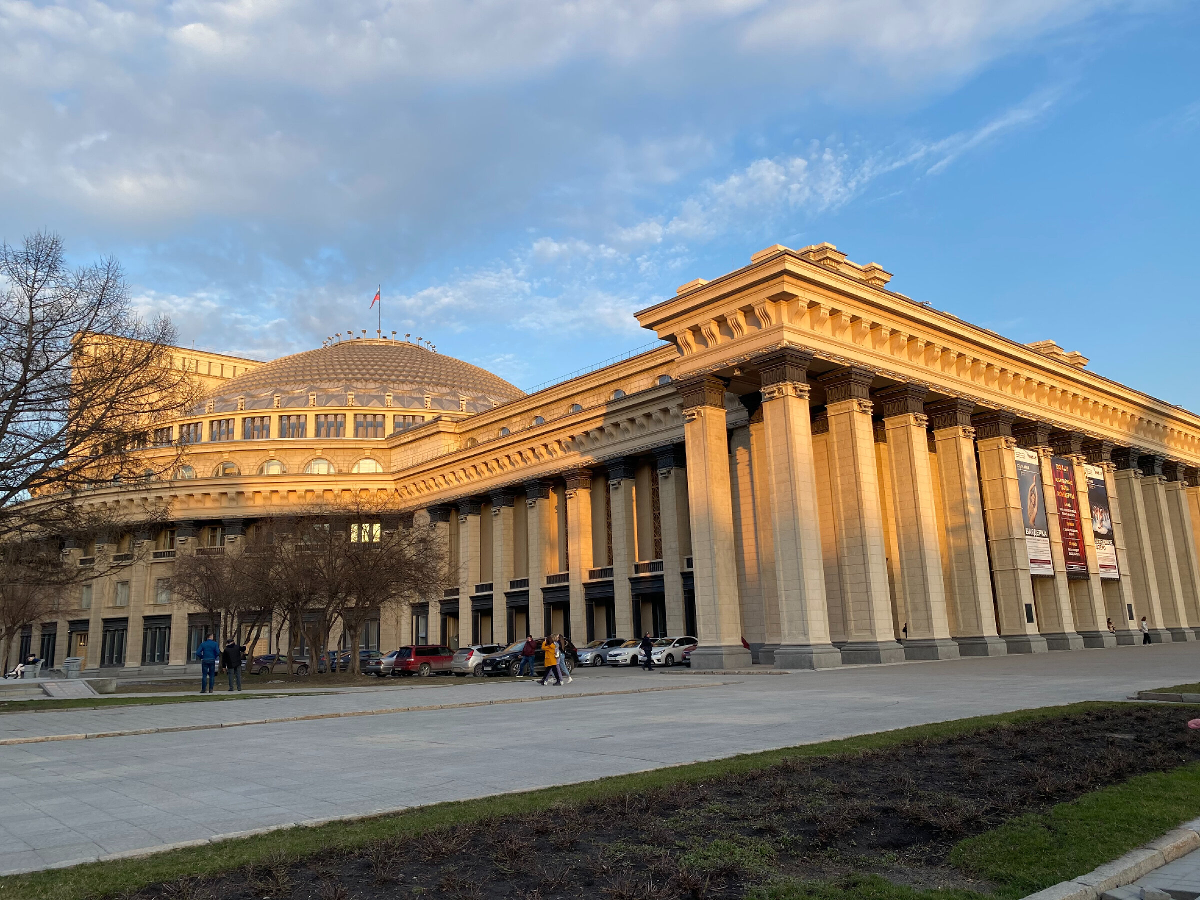 Самый большой театр России: интересные факты из жизни новосибирского Оперного
