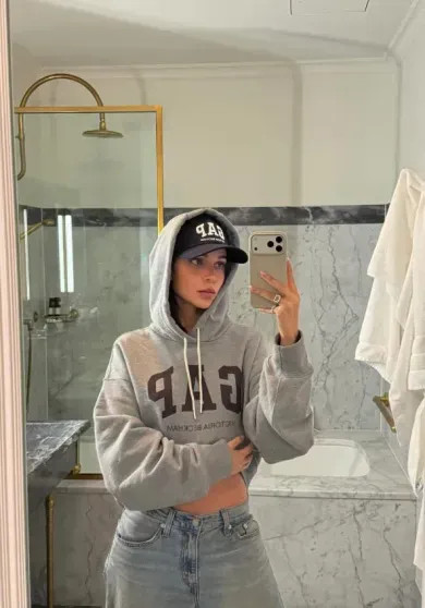 Виктория Бекхэм подружилась с девушкой младшего сына — на фоне конфликта со старшим сыном и его женой Апостел, Джеки, Виктория, Бекхэм, Пельтц, старшего, публично, поддержала, старта, продаж, очень, обвинения, отказалась, семьёй, всегда, платье, крайней, наших, рассказал, родителями