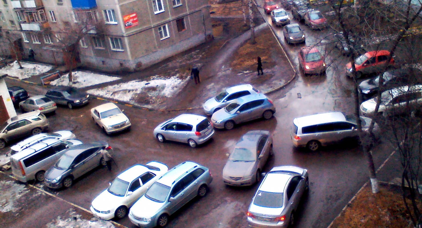 Правила езды на автомобиле во дворе