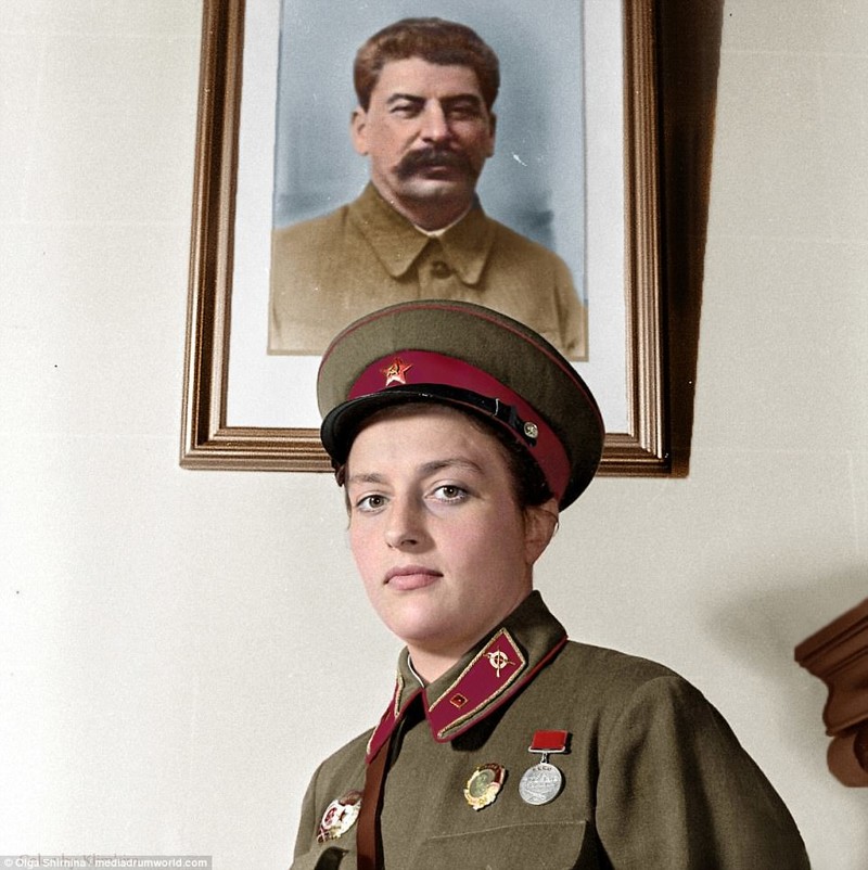  К июню 1942 года на счету Людмилы Павличенко было уже 309 подтверждённых уничтоженных солдат и офицеров противника, в том числе 36 снайперов женщины СССР, колоризация, колоризированные снимки, раскрашенные, снайперы