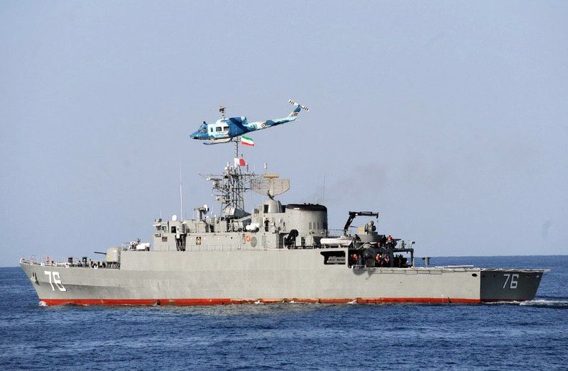 Иранский фрегат Jamaran во время учебных стрельб противокорабельной ракетой C-802 случайно поразил вспомогательное судно Konarak. Есть погибшие и раненые