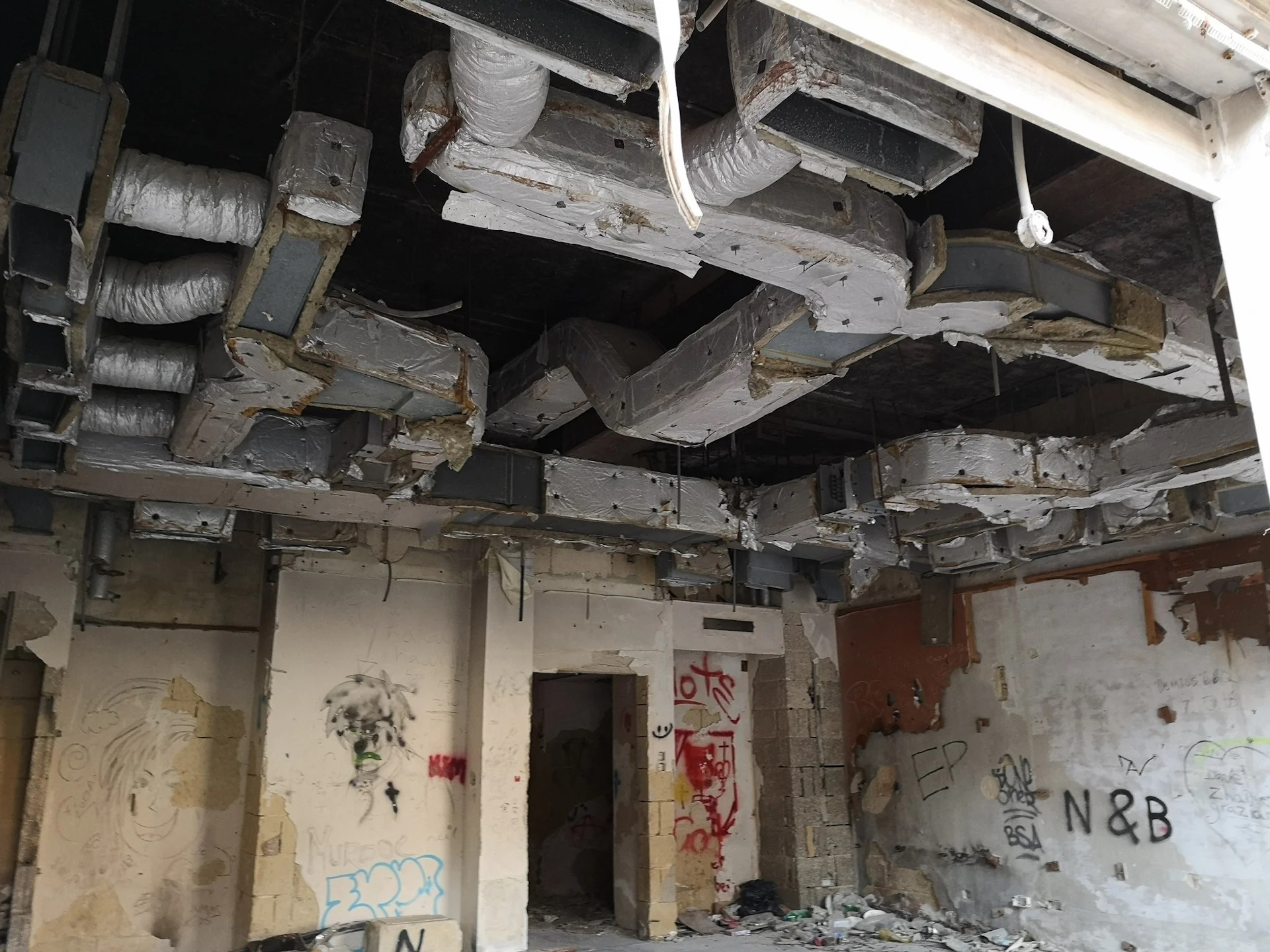 Заброшенный отель на Мальте с президентским люксом Каддафи Заброшенный отель на Мальте с президентским люксом Каддафи заграница,страны,туризм