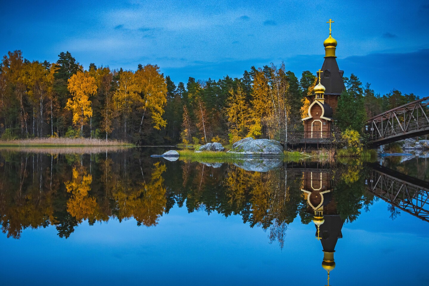 Храм Андрея Первозванного осень