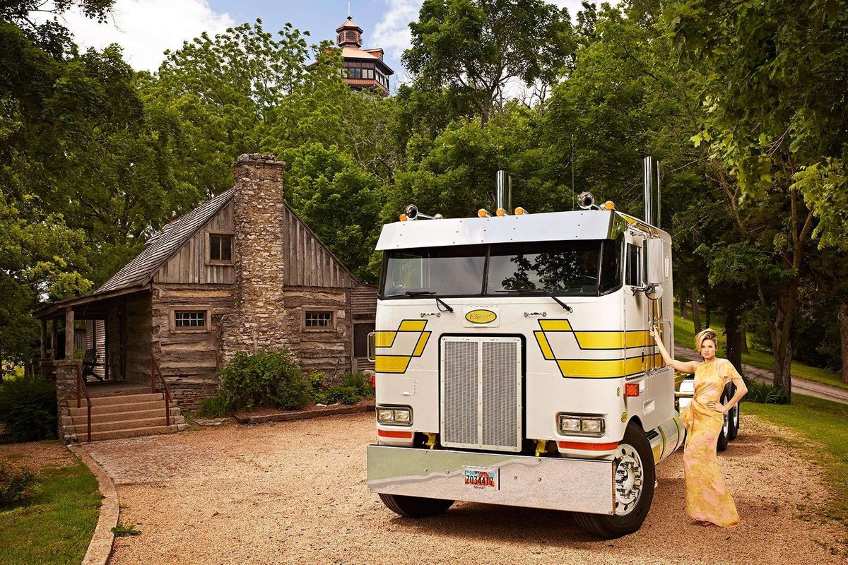 Девушки и тягачи Peterbilt Девушки и тягачи Peterbilt