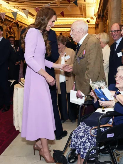 Кейт Миддлтон в лиловом платье посетила приём в честь 100-летия со дня рождения Елизаветы II принц, Миддлтон, также, приёме, которые, своей, Эдвард, королева, клуба, королевы, покойной, жизнь, жизни, полна, столетняя, удивительных, почти, обращении, говорится, перемен