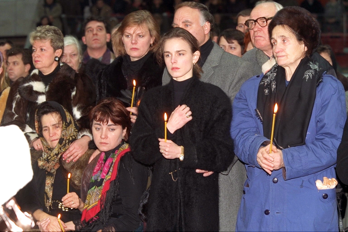 Где похоронят протопопова фигуриста. Екатерина Гордеева и Сергей Гриньков похороны. Сергей Гриньков фигурист похороны. Сергей Гринько плхорлны. Сергей Гриньков похороны.