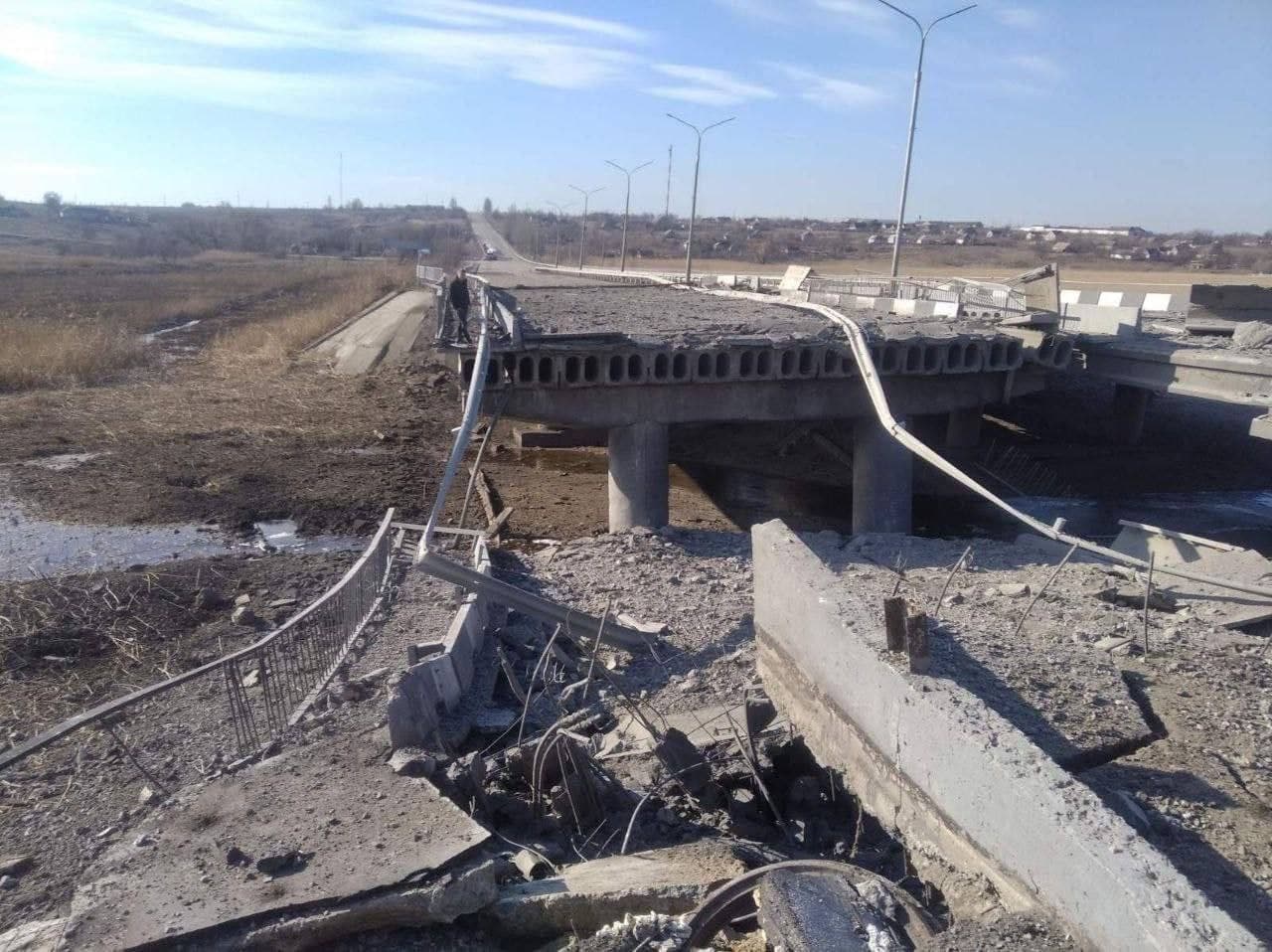 Украинские националисты подорвали мост в Запорожской области, нарушив транспортное сообщение между Запорожьем и Энергодаром,...