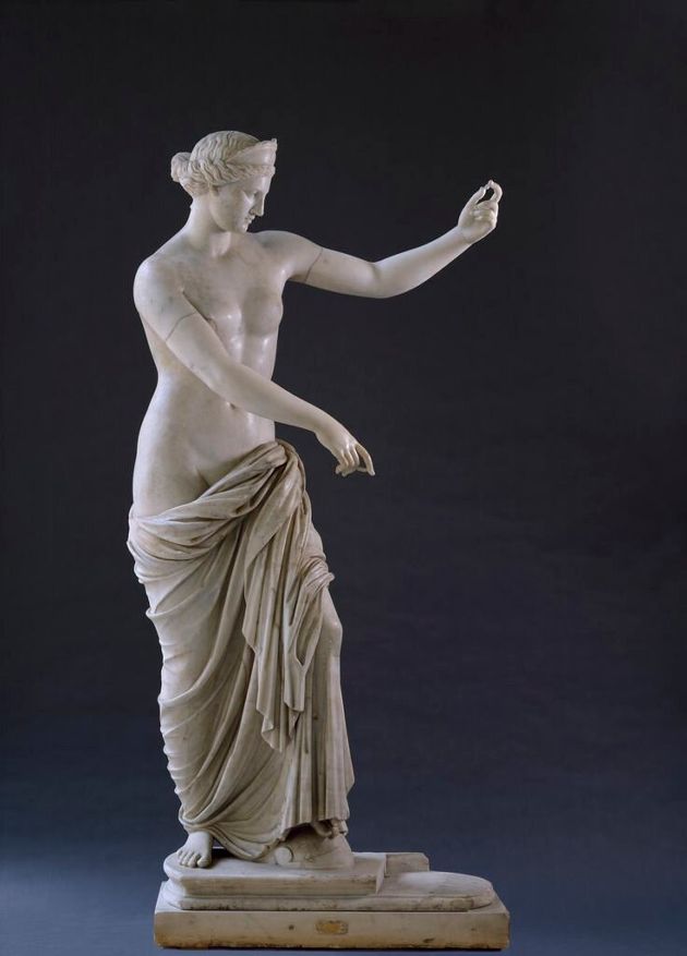 Афродита Капуи, римская копия II века н. э. с оригинала Лисиппа IV века до н.э. Национальный музей Неаполя.