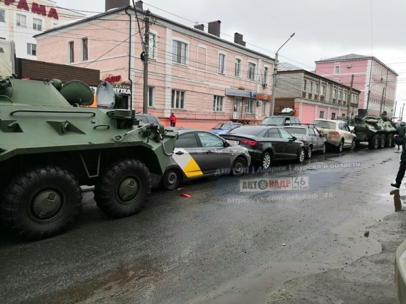 Массовое ДТП в центре Курска: БТР 