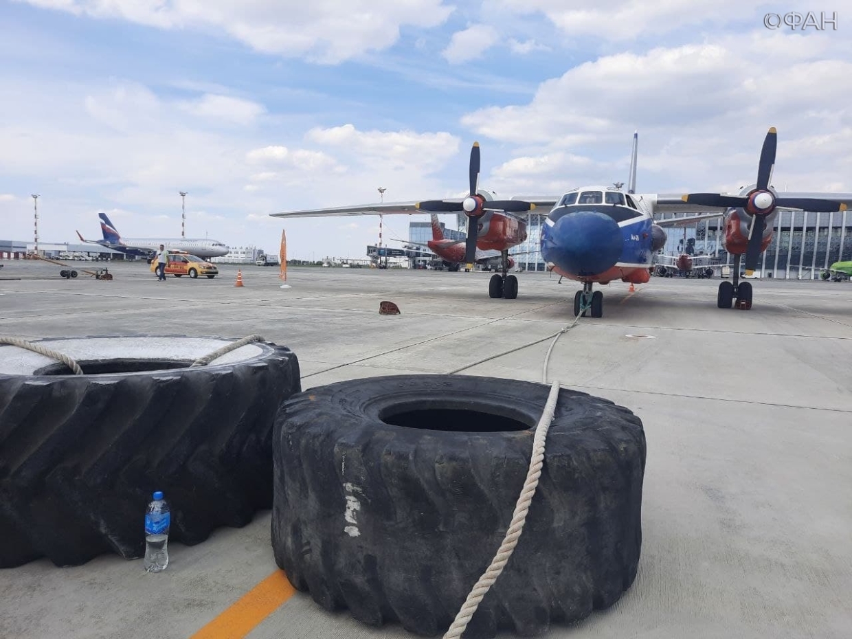 Крымские силачи установили новый рекорд России, протянув самолет Ан-26 Общество