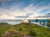 Клуб путешествий Павла Аксенова. Россия. Озеро Байкал. Religious building on the island of Lake Baikal. Фото Kot_Old - Depositphotos