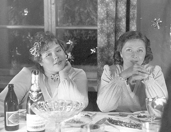 За кадром фильма «Одиноким предоставляется общежитие»: Почему создатели получали гневные письма после выхода картины на экраны 