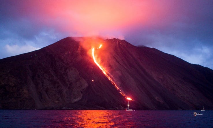 10 активных вулканов, которые можно увидеть  природа,туризм