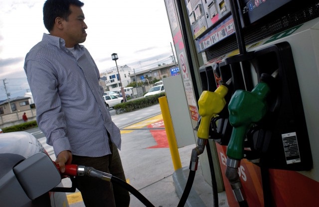 В Японии начали закрывать заводы по производству бензина