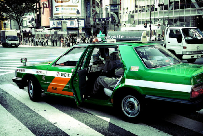 Такси с автоматическими дверями. | Фото: Lifter.