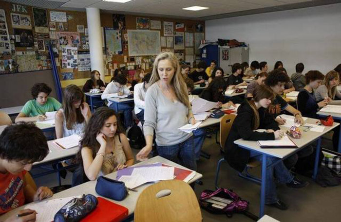 Среднее школьное образование во Франции включает в себя 2 ступени: колледж и лицей